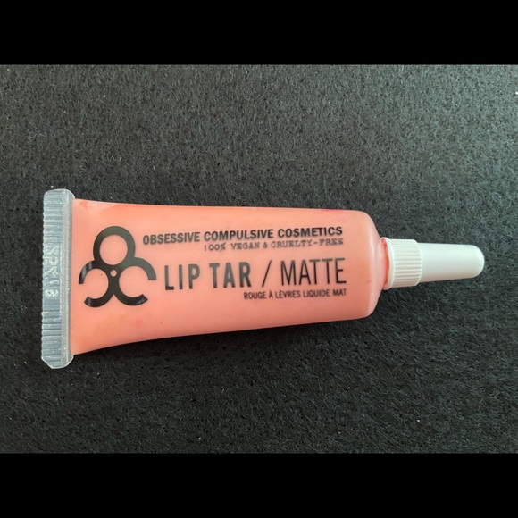 Lip tar! - Picture 2 of 11
